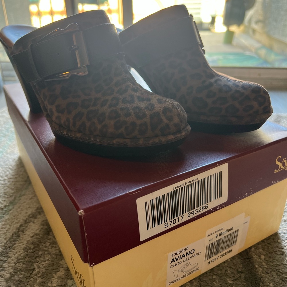 Woman’s Sofft choc leopard heels